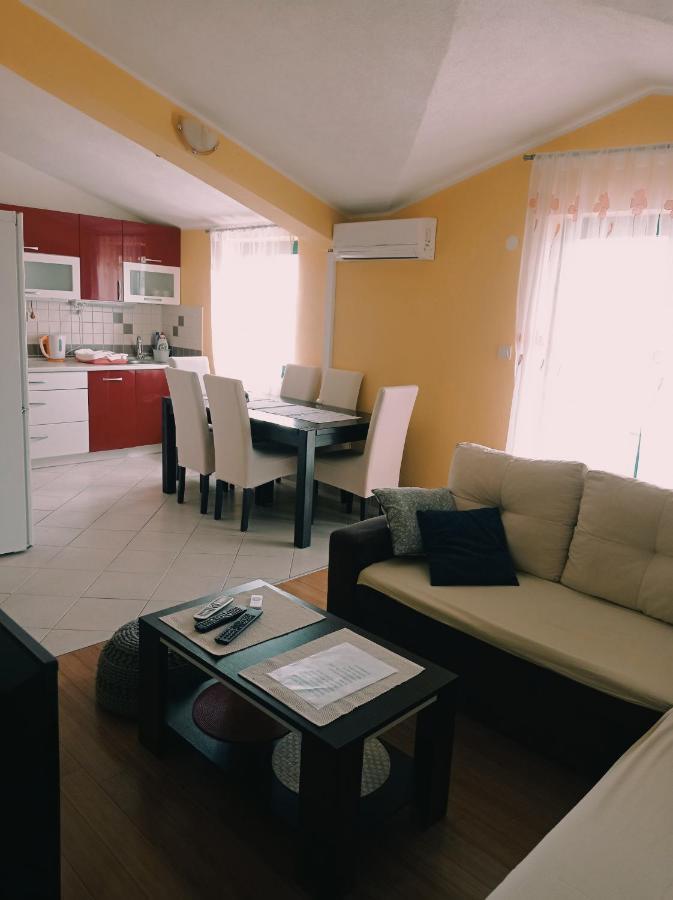 Apartment Silvija Винишче Экстерьер фото